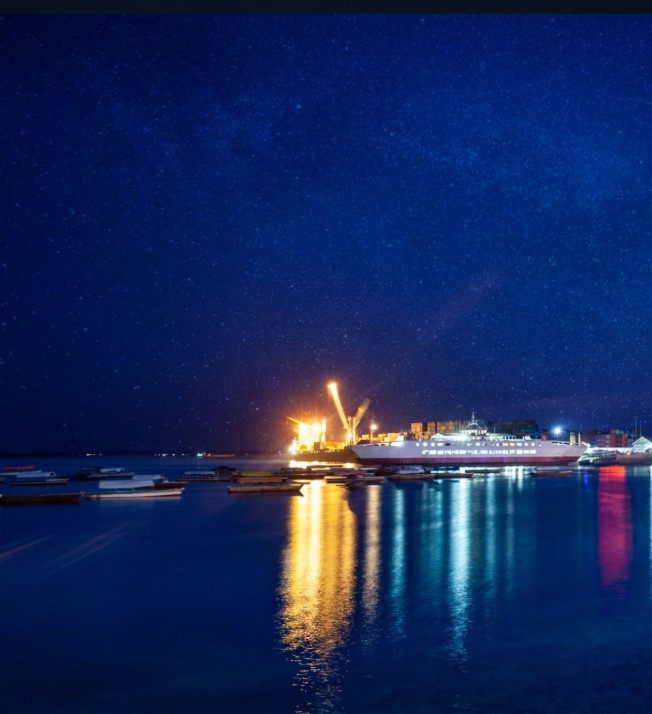 Zanzibar nightlife featuring beach parties, rooftop bars, and vibrant street food markets under the stars.